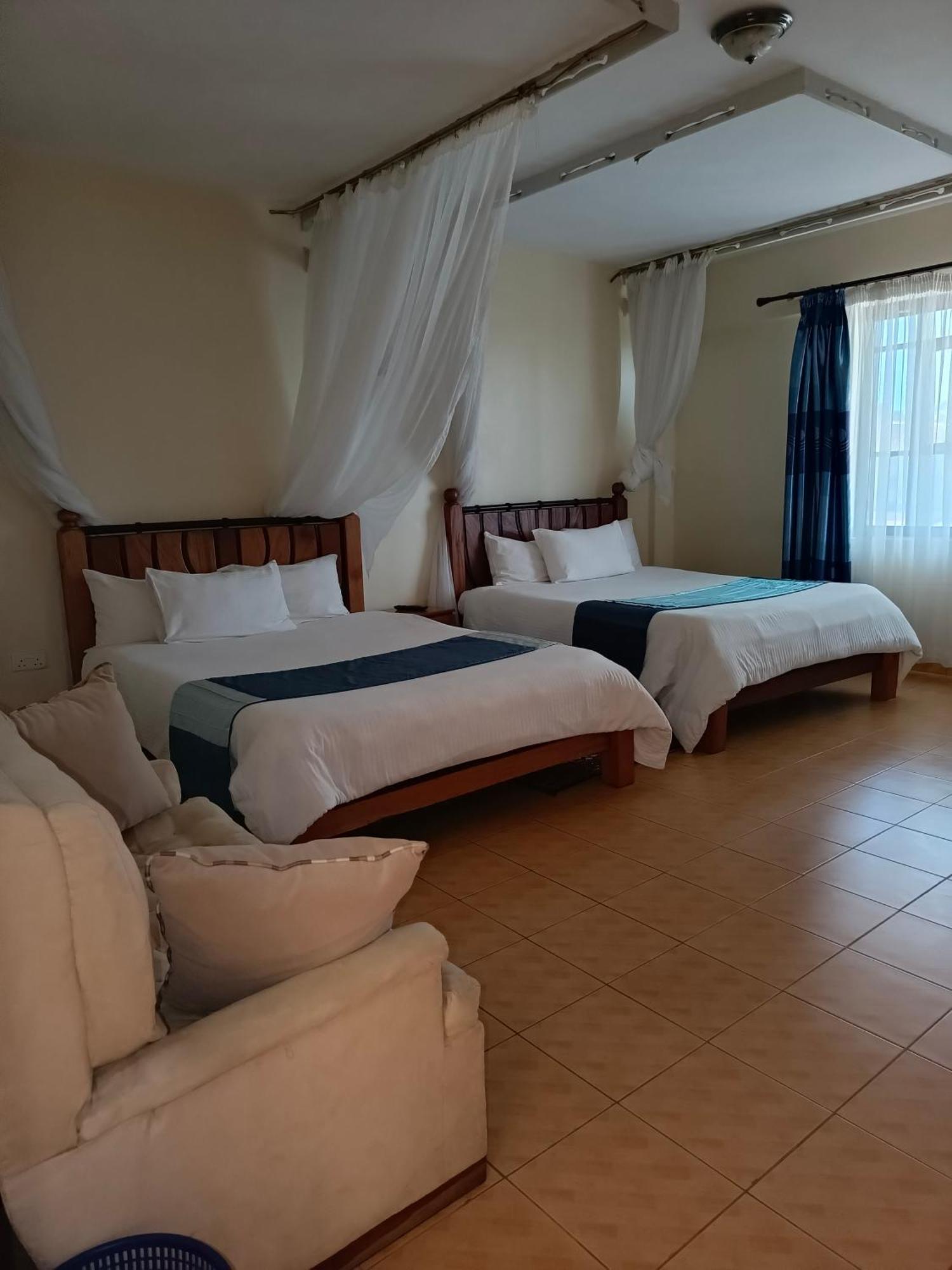 Meru Paramount Exterior foto